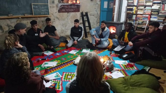 alumnos en el aula de la escuela del arte de vivir escuela del arte de vivir